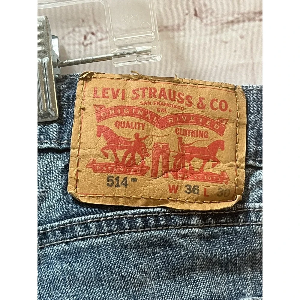 Levi's men blue jeans 514 men's‎ tagged 36x30 measure 38x30.25
